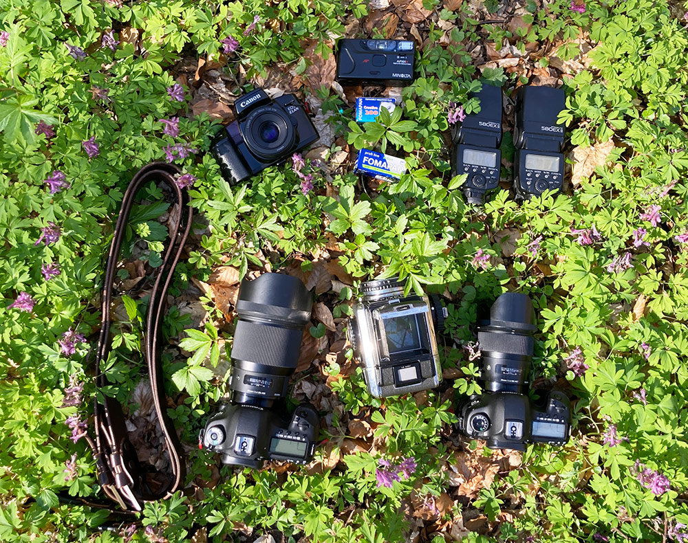 fotografická technika na svadbu, čo nosí v brašni svadobný fotograf